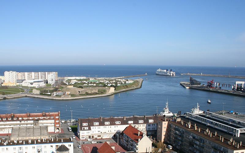 port Calais banner