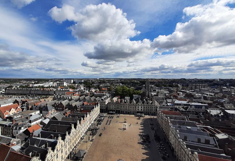 Grand Place d'Arras depuis le beffroi - octobre 2022 (Photo : Sylvain Picavet - Atmo Hauts-de-France)